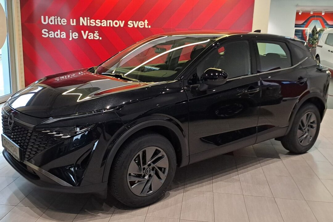 Nissan Qashqai crni u salonu